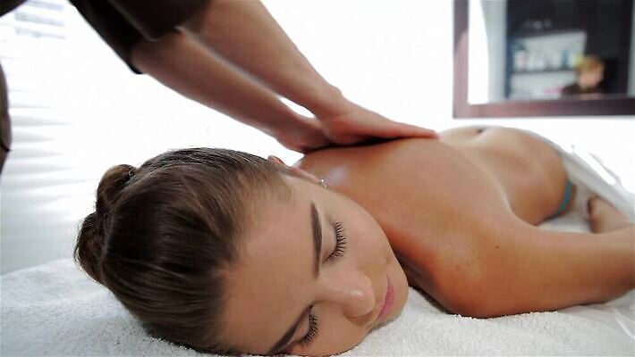 백인 직업 라이프스타일 웰빙 여자 신체 탁자 휴식 실내 건강 관리 한명 사람 성인 뷰티 펜 상점 스파 마사지 끝 고급 미용사 소중 피부 휴양지 시트 테라피 내추럴 거짓말 돌봄 안마사 접기 MP4 해외동영상 클립영상 서양인 1 가구 컨셉 모션 내부 생활 신체부위 필기구 장소 동영상 파일형식