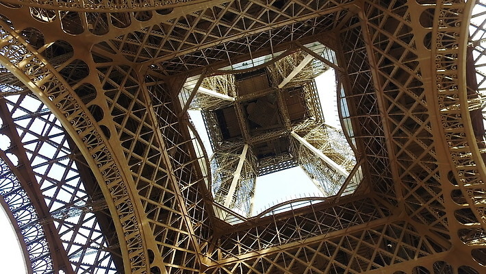 외관 실루엣 유럽 여행 건축양식 하늘 바닥 프레임 풍경 사람없음 건물 여름 노란색 탑 웹 황혼 새벽 낭만 프랑스 정상 저녁 에펠탑 아래 받침대 상승 스카이라인 천연기념물 프랑스어 파리(프랑스) 4K MOV 해외동영상 클립영상 자연요소 문자 건축물 계절 건축 나라 컬러 컨셉 인터넷 촬영기법 일몰 야간 방향 위치 파리 동영상 랜드마크 파일형식