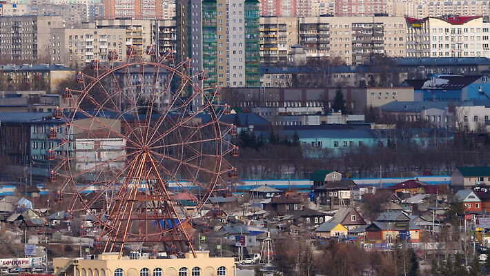 공원 여행 백그라운드 건축양식 휴가 풍경 사람없음 야외 건물 여름 고층빌딩 축제 기쁨 도시 바퀴 원형 승차 회전 러시아 타운 회전목마 스카이라인 공평 시베리아 수평선 4K MOV 해외동영상 클립영상 도형 건축물 계절 공공시설 건축 감정 유럽 모션 빌딩 놀이기구 동영상 파일형식