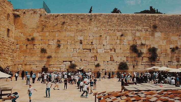 전통 남자 종교 벽 여행 중동 벽돌 사람 소년 사람없음 여행객 걷기 믿음 기도 땅 심볼 신성 유대인 구시가지 랜드마크 숭배 신앙심 예루살렘 유태교 이스라엘 팔레스타인 MOV 해외동영상 클립영상 감정 나라 어린이 모션 동영상 서아시아 파일형식