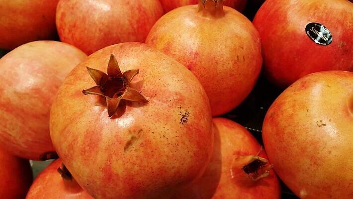 식물 잡화 음식 줄기 농업 다이어트 채소 과일 재료 건강 요리 사람없음 칠판 신선 개화 시장 닫기 다발 먹기 유기농 질감 석류 칼로리 섬유 비타민 국산 흙더미 건강식 내추럴 숙성 채식주의자 비건 4K MP4 해외동영상 클립영상 웰빙 꽃 산업 모션 흙 직물 채식 동영상 영양소 파일형식 더미