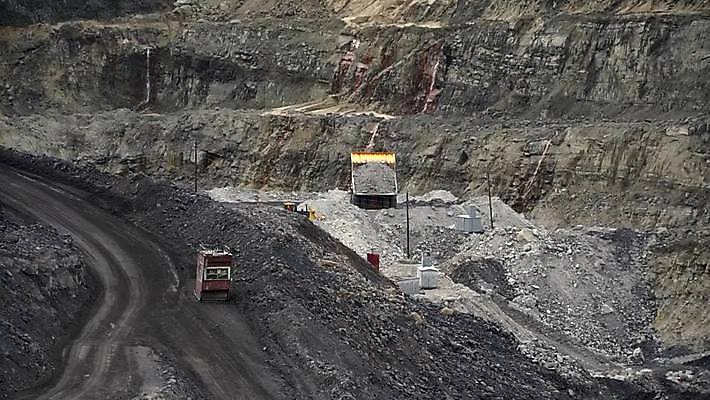 산업 지구 모래 교통시설 안테나 사람없음 건물 기계 흙 장비 업무 작업 땅 불도저 굴착기 버리기 발굴 국자 먼지 트랙터 짐차 무거움 땅바닥 땅파기 로딩 채석 MOV 해외동영상 클립영상 건축물 교통 통신 모션 자동차 주방용품 바닥 중장비 무게 농기계 시설 특수차량 동영상 파일형식