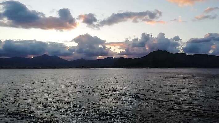 구름 바다 여행 자연 전등 산 멕시코 사람 풍경 사람없음 야외 물 야자수 항구 일몰 이탈리아 도시 지중해 언덕 나루 넘어짐 수평선 4K MP4 해외동영상 클립영상 자연요소 나무 유럽 북아메리카 교통시설 모션 조명 노을 생태계 동영상 파일형식