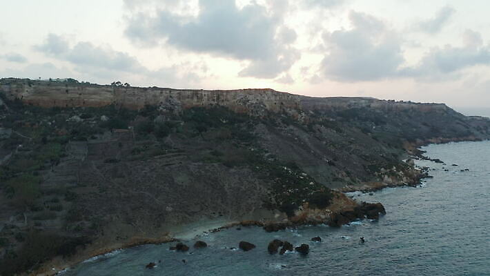 물결 파도 바다 여행 휴가 안테나 사람없음 물 파란색 태양 일몰 거친 서핑 떨어짐 항공촬영 몰타섬 파라다이스 접근 4K 설정숏 MOV 해외동영상 클립영상 자연요소 뷰포인트 컬러 섬 컨셉 통신 촬영기법 노을 수상스포츠 몰타 동영상 파일형식