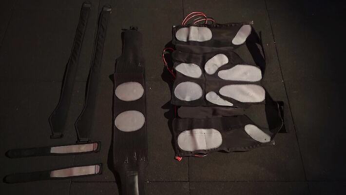 직업 드레스 스포츠 운동화 신체 근육 실내 건강 정장 사람없음 운동 검은색 힘 기계 재킷 코트 조끼 결심 집중 연습 체육관 근육질 전자 다이오드 물리치료 4K MOV 해외동영상 클립영상 옷 컬러 신발 컨셉 내부 치료 외투 몸매 동영상 파일형식