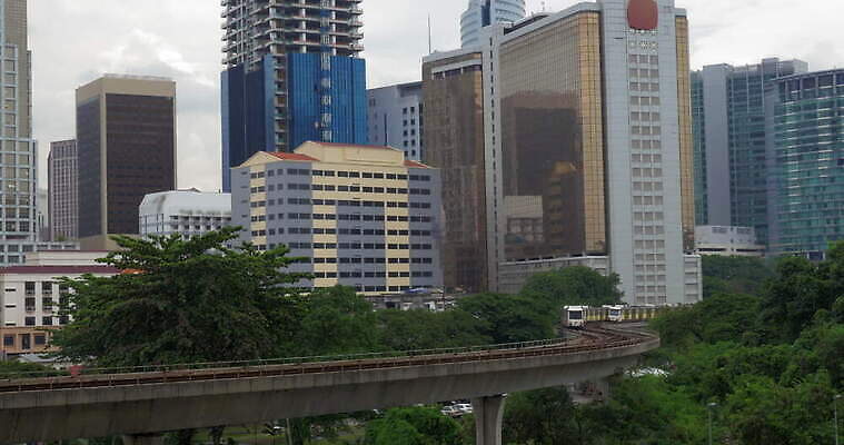 아시아 건축양식 파노라마 사람없음 건물 도시풍경 탑 고층빌딩 기찻길 기차 도시 전철 쌍둥이 출퇴근 지하 일반 말레이시아 수도권 4K MOV 해외동영상 클립영상 건축물 건축 나라 육상교통 비즈니스 가족 대중교통 촬영기법 풍경 빌딩 지역 동영상 파일형식