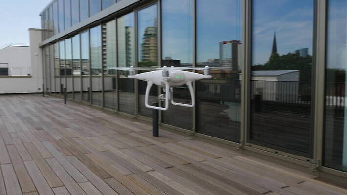 유럽 건축양식 하늘 독일 사람없음 건물 도시풍경 카메라 탑 고층빌딩 장비 발코니 도시 도심 로봇 감시 혁명 드론 프랑크푸르트 4K MOV 해외동영상 클립영상 건축물 건축 나라 컨셉 풍경 빌딩 전자제품 동영상 파일형식