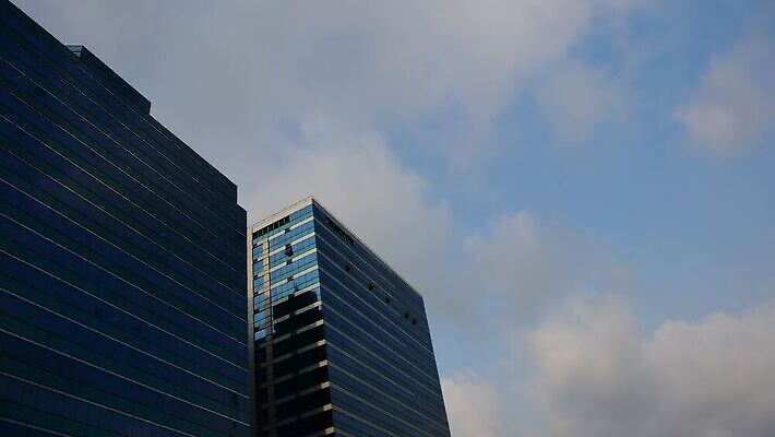 구름 모델 벽 백그라운드 컨셉 패턴 비즈니스 건축양식 창문 유리 하늘 호텔 성공 미래 아파트 주택 파노라마 사람없음 건물 경제 파란색 사무실 반사 고층빌딩 힘 블록 성장 도시 센터 재산 도심 질감 상업 각도 폭풍 개발 철강 판유리 타임랩스 MOV 해외동영상 클립영상 자연요소 건축물 건축 컬러 무늬 재질 숙소 날씨 촬영기법 빌딩 금융 동영상 파일형식