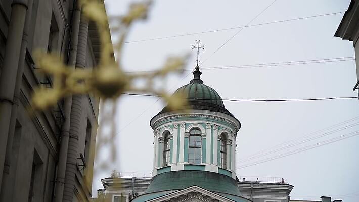전통 외관 유럽 기독교 종교 문화 도로 건축양식 거리 사람없음 야외 건물 파란색 도시풍경 성당 교회 탑 도시 화려 역사 러시아 랜드마크 러시아인 바실리카 아르메니아 MOV 해외동영상 클립영상 서양인 건축물 건축 나라 길 컬러 컨셉 종교건축 교통시설 풍경 동영상 파일형식