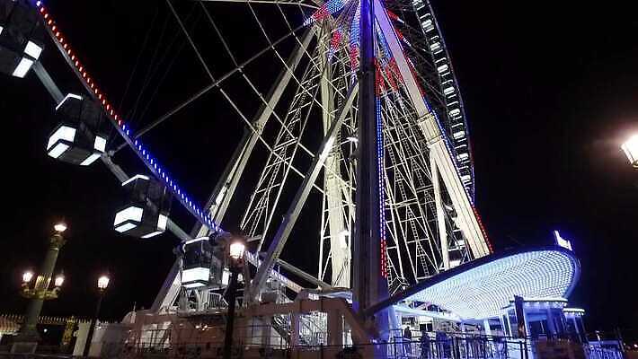 공원 유럽 여행 크리스마스 건축양식 하늘 전등 조명 거리 사람없음 야외 건물 빛 도시풍경 금속 검은색 어둠 프랑스 흰색 도시 바퀴 원형 야간 저녁 큼 장면 파리 빛망울 프랑스어 랜드마크 수도권 옛날 오벨리스크 4K MP4 해외동영상 클립영상 자연요소 도형 문자 건축물 공공시설 기념일 건축 나라 컬러 재질 풍경 밤 크기 지역 동영상 파일형식