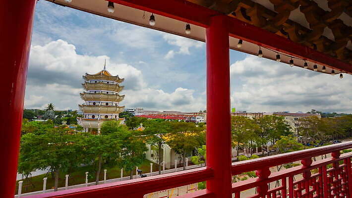 전통 아시아 종교 문화 여행 백그라운드 불교 건축양식 태국 하늘 휴식 천사 새로움 미술 풍경 사람없음 야외 건물 빨간색 물 파란색 컬러풀 조각상 중국 용 황금 고급 우아함 큼 박물관 타운 천국 랜드마크 사당 숭배 옛날 스타일 4K MOV 해외동영상 클립영상 자연요소 건축물 건축 나라 컬러 컨셉 문화예술 조형물 도시 크기 동영상 파일형식