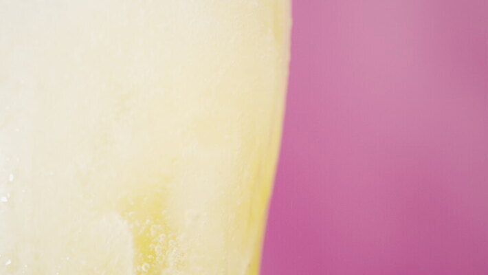 1 음료 백그라운드 유리 사람없음 얼음 거품 흐름 에너지 추위 신선 액체 붓기 달콤 떨어짐 갈증 레몬 레모네이드 싱글 상쾌 부드러움 유리그릇 쏟아짐 흘림 넘어짐 소다 이산화탄소 텀블러 스플래쉬 맛있는 4K MOV 해외동영상 클립영상 자연요소 그릇 감정 컨셉 과일 모션 재질 컵 감각 맛 동영상 에이드 파일형식