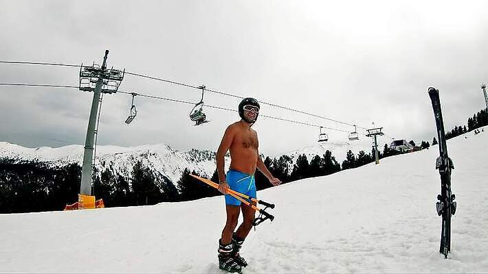라이프스타일 계절 남자 행복 스포츠 여행 포즈 겨울 자연 휴가 스키 산 함께함 부츠 건강 미소 웃음 사람 경사 사람없음 야외 파티 점프 우정 기쁨 추위 흰색 스노우보드 그룹 헬멧 누드 휴양지 알프스 리프트 스키선수 반스코 MP4 해외동영상 슬로모션 클립영상 감정 유럽 컬러 신발 컨셉 모션 겨울스포츠 운동선수 촬영기법 표정 이벤트 생활 친구 장소 보드_스포츠 보호장비 생태계 동영상 불가리아 파일형식