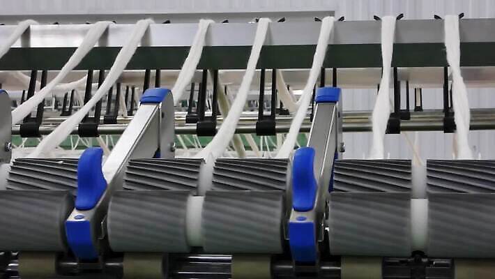 식물 산업 선 공장 사람없음 기계 장비 공구 직물 면 작업실 실 제조 천 톱니바퀴 회전 탱크 롤 실타래 섬유 기어 얼레 방앗간 양모 돌리기 자동화 줄서기 짜기 많음 MP4 해외동영상 클립영상 컨셉 공업 모션 도구 동영상 파일형식