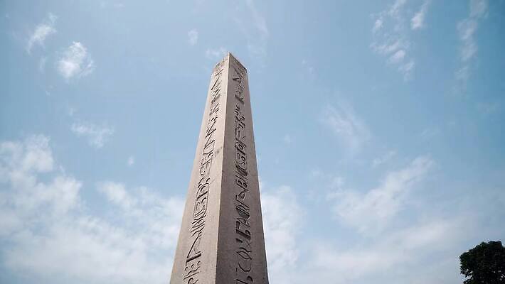 구름 아시아 조각 여행 건축양식 이스탄불 이집트 미술 사람없음 파란색 여행객 골동품 기둥 역사 건축가 심볼 받침대 정사각형 안심 철탑 목각 칠면조 천연기념물 고고학 랜드마크 비잔틴 상형문자 옛날 오벨리스크 콘스탄티노플 파라오 화강암 4K MP4 튀르키예 해외동영상 클립영상 자연요소 도형 직업 문자 교육 건축 나라 컬러 아프리카 조류 문화예술 육류 사람 탑 암석 동영상 제국 파일형식