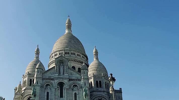 유럽 기독교 종교 문화 여행 백그라운드 십자가 건축양식 하늘 휴가 사람없음 건물 파란색 성당 교회 계단 프랑스 흰색 도시 사찰 영혼 역사 심볼 언덕 신성 천연기념물 프랑스어 랜드마크 바실리카 수도권 숭배 파리(프랑스) MP4 해외동영상 클립영상 문자 건축물 건축 나라 컬러 종교건축 지역 동영상 파일형식