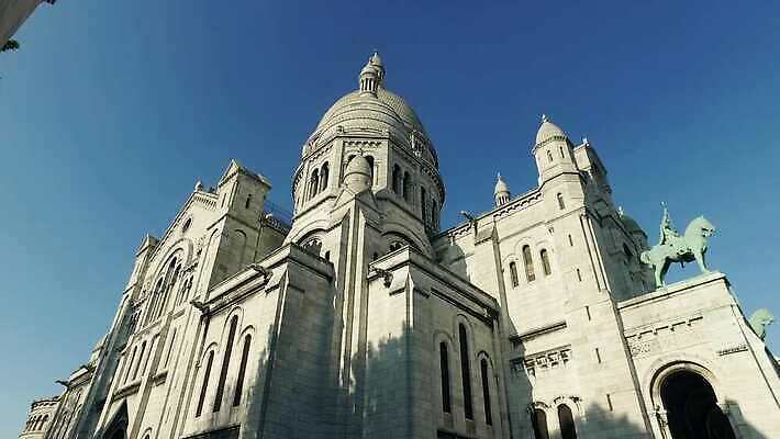 유럽 기독교 종교 문화 여행 십자가 건축양식 하늘 휴가 사람없음 건물 파란색 빛 성당 교회 계단 프랑스 흰색 하트 도시 사찰 역사 심볼 천연기념물 프랑스어 랜드마크 바실리카 수도권 숭배 파리(프랑스) 4K MP4 해외동영상 클립영상 모양 문자 건축물 건축 나라 컬러 종교건축 지역 동영상 파일형식
