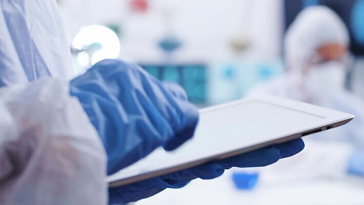 산업 과학 유리 탁자 건강 실험 작업복 사람없음 파란색 알약 거품 장비 액체 실험실 연기 천 과학자 플라스크 분석 비커 유리그릇 튜브 공식 원뿔 반응 방법 화학물질 화학자 4K 유체 MOV 해외동영상 클립영상 도형 직업 그릇 옷 컬러 가구 컨셉 재질 실험기구 약 직물 화학 동영상 학자 파일형식