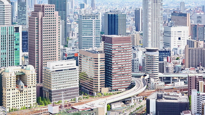 공원 아시아 도로 여행 비즈니스 건축양식 지붕 미래 거리 안테나 동양인 풍경 사람없음 건물 금융 도시풍경 사무실 탑 일본 고층빌딩 황혼 도시 고속도로 도심 역 저녁 장면 지역 대도시 스카이라인 랜드마크 오사카 조감도 4K 타임랩스 MOV 해외동영상 클립영상 건축물 공공시설 건축 나라 길 컨셉 통신 교통시설 촬영기법 인종 빌딩 경제 일몰 야간 동영상 파일형식