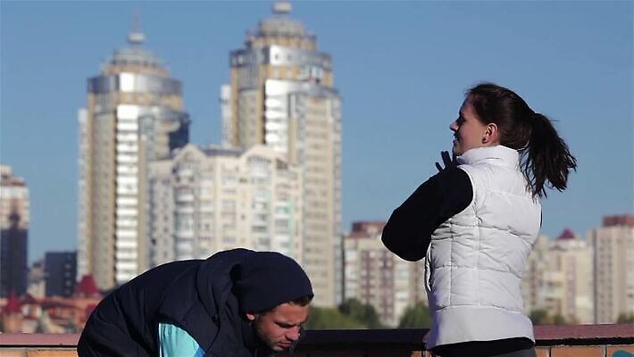 백인 라이프스타일 커플 공원 여자 남자 행복 스포츠 2 함께함 건강 성인 야외 두명 파란색 친구 달리기 조깅 운동 도시 그룹 연습 마라톤 달리기선수 주자 MP4 해외동영상 클립영상 서양인 공공시설 감정 컬러 컨셉 관계 모션 사람 경기 생활 육상스포츠 육상선수 동영상 파일형식