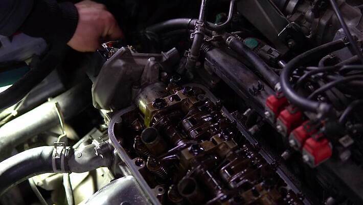 산업 백그라운드 부분 자동차 사람없음 금속 힘 기계 블록 오토바이 벨트 오픈 4 수리 콘센트 전기에너지 휘발유 고장 고정 엔진 정비공 모터 유지 깨짐 실린더 압축 옛날 중고 차고 철강 4K MP4 해외동영상 클립영상 잡화 육상교통 컨셉 재질 숫자 바이크 에너지 기술자 석유 동영상 파일형식