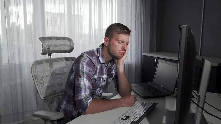 직업 학생 교육 여유 인터넷 비즈니스 사업가 탁자 성공 미래 휴식 노동자 직장 피곤 한명 컴퓨터 사무실 잠 업무 비즈니스맨 체험 연결 지루함 종업원 책상 야근 온라인 단절 온라인강의 지능 프로그래머 프로젝트 프리랜서 4K MOV 해외동영상 클립영상 1 남자 감정 가구 컨셉 회사 사람 전자제품 작업 직장인 강의 동영상 파일형식 언택트