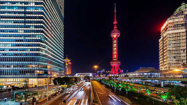 도로 건축양식 자동차 사람없음 야외 관광지 도시풍경 탑 고층빌딩 중국 상하이 야간 빛망울 개발 4K 타임랩스 락다운 MOV 해외동영상 클립영상 자연요소 건축물 건축 아시아 길 육상교통 여행 교통시설 촬영기법 풍경 빌딩 빛 도시 동영상 파일형식