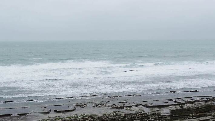 계절 유럽 파도 바다 여행 겨울 자연 하늘 날씨 사람없음 야외 물 힘 위험 폭풍 1월 내추럴 나쁜 폭풍우 허리케인 수평선 4K MP4 해외동영상 클립영상 자연요소 나라 컨셉 비_날씨 날짜 자연재해 생태계 동영상 파일형식