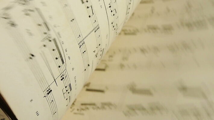 디자인 종이 줄 음악 백그라운드 음표 노래 놀이 열쇠 미술 사람없음 목재 갈색 검은색 쪽지 화목 소리 콘서트 공연 음악가 수확 골동품 흰색 기구 클래식 심볼 복고 페이지 점수 시트 오케스트라 교향곡 구성 멜로디 뮤지컬 옛날 작곡가 스타일 MOV 해외동영상 클립영상 나무 직업 기호 컬러 컨셉 농업 재료 문화예술 이벤트 악단 동영상 파일형식