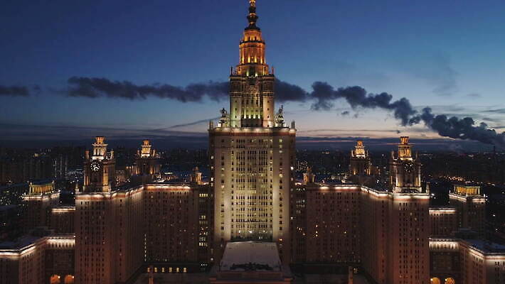 별 도로 여행 겨울 건축양식 하늘 안테나 파노라마 사람없음 건물 빛 도시풍경 일출 황혼 일몰 새벽 도시 야간 저녁 심볼 대학교 상승 러시아 첨탑 스카이라인 빛망울 드론 모스크바 소비에트 4K 설정숏 MOV 해외동영상 클립영상 자연요소 건축물 계절 건축 유럽 길 컨셉 통신 학교 교통시설 촬영기법 풍경 노을 탑 동영상 파일형식