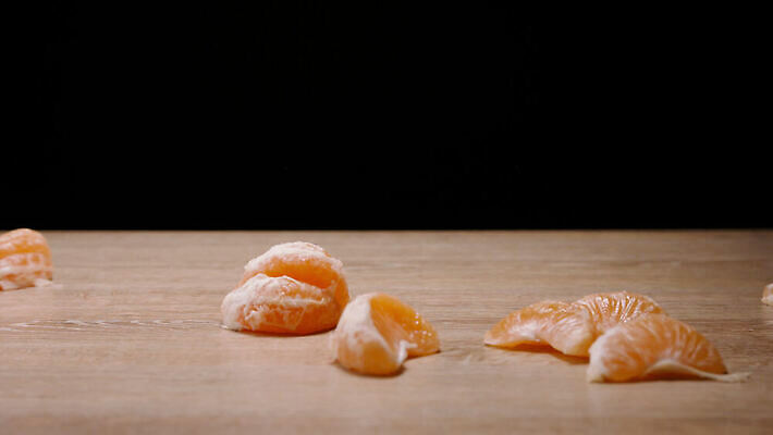 음식 백그라운드 채소 모션 탁자 실내 건강 사람없음 검은색 버섯 롤 고립 4K MOV 해외동영상 클립영상 컬러 가구 내부 동영상 파일형식