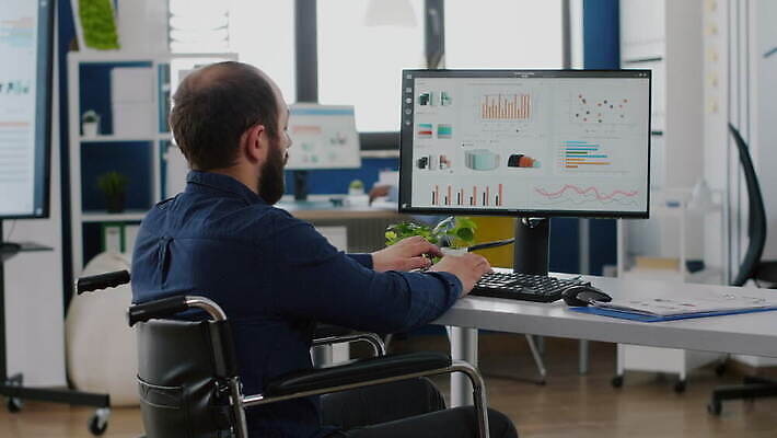 회사 비즈니스 사업가 통계 노동자 직장 함께함 대화 앉기 사람없음 금융 경제 컴퓨터 사무실 우주 자료 작업 비즈니스맨 작업실 장애인 종업원 동료 확인 휠체어 경영자 창업 다민족 장애 마감 소프트웨어 프로젝트 네트워킹 4K MOV 해외동영상 클립영상 직업 남자 컨셉 관계 모션 말하기 전자제품 직장인 네트워크 리더 자영업 동영상 파일형식