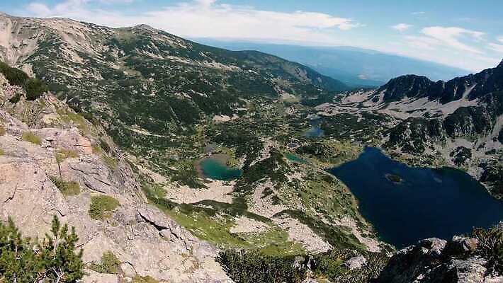 호수 자국 산 사람없음 여름 맑음 트래킹 하이킹 장비 자유 탐험 뜨거움 정상 위험 오르기 백패커 불가리아 절정 하이커 4K 반스코 MP4 해외동영상 클립영상 계절 여행 컨셉 모션 레저 날씨 동영상 파일형식 남유럽
