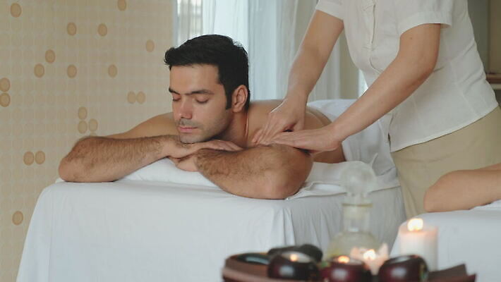 백인 직업 라이프스타일 커플 여자 남자 신체 탁자 휴가 휴식 스트레스 실내 건강 관리 미소 사람 두명 머리 상점 스파 신선 마사지 작업 고급 근육질 안심 테라피 거짓말 돌봄 4K MOV 해외동영상 클립영상 서양인 가구 컨셉 관계 모션 근육 표정 육류 내부 생활 신체부위 뷰티 몸매 동영상 파일형식