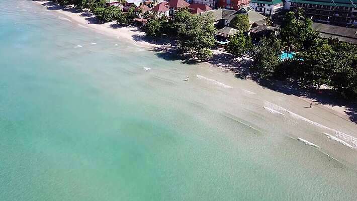 나무 모래 파도 바다 섬 여행 백그라운드 태국 자연 하늘 호텔 휴가 휴식 안테나 사람 사람없음 초록색 물 파란색 모래사장 야자수 태양 맑음 수영 자유 광선 투명 황금 언덕 하와이 폴리네시아 드론 터키석 파라다이스 그리너리 4K MP4 해외동영상 클립영상 자연요소 식물 아시아 컬러 컨셉 통신 숙소 날씨 미국 수상스포츠 오세아니아 보석 생태계 동영상 파일형식 트랜드컬러