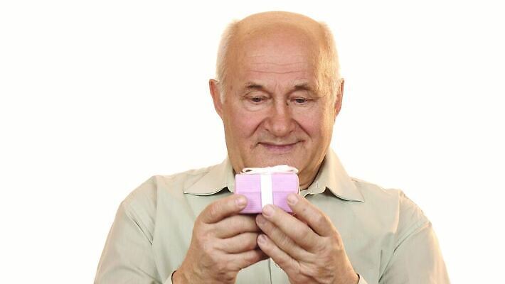 전통 라이프스타일 할아버지 노년 행복 감정 여유 가족 휴가 기념 건강 선물 한명 미소 사람 이벤트 축제 놀람 기쁨 축하 표현 생일 주름 60대 은퇴 긍정 70대 고립 돌봄 조부모 혼자 4K MOV 해외동영상 클립영상 1 기념일 남자 컨셉 관계 모션 표정 성인 생활 동영상 파일형식