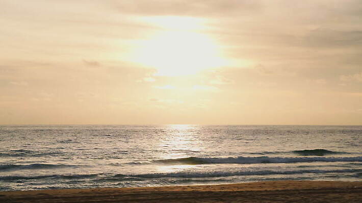 실루엣 파도 바다 섬 여행 백그라운드 태국 자연 조류 하늘 휴가 사람없음 물 관광지 햇빛 태양 일출 침묵 황혼 일몰 새벽 서핑 저녁 장면 태평양 동영상 안다만 파라다이스 푸켓 수평선 4K MOV 해외동영상 클립영상 자연요소 동물 아시아 촬영기법 노을 소리 수상스포츠 야간 생태계 파일형식