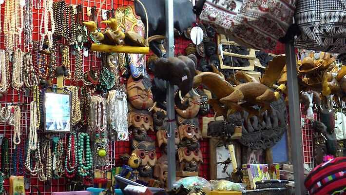 아시아 여행 목걸이 팔찌 태국 조개 거리 사람없음 야외 조각상 상점 피규어 방콕 베트남 기념품 인도차이나반도 팬던트 핸드메이드 4K MP4 해외동영상 클립영상 나라 장신구 어패류 조형물 동남아시아 미니어처 오브젝트 동영상 파일형식