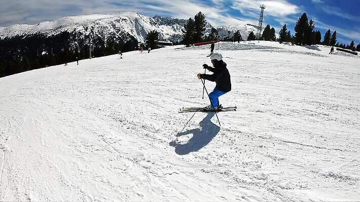 나무 남자 스포츠 조각 겨울 모션 놀이 하늘 휴가 스키 미소 경사 사람없음 우주 맑음 흰색 신선 가루 속도 역동적 회전 장면 스키선수 분무기 느림 무임승차 불가리아 울퉁불퉁 눈내림 반스코 MP4 해외동영상 클립영상 식물 계절 컬러 컨셉 날씨 겨울스포츠 운동선수 눈_날씨 표정 사람 승차 동영상 파일형식 남유럽