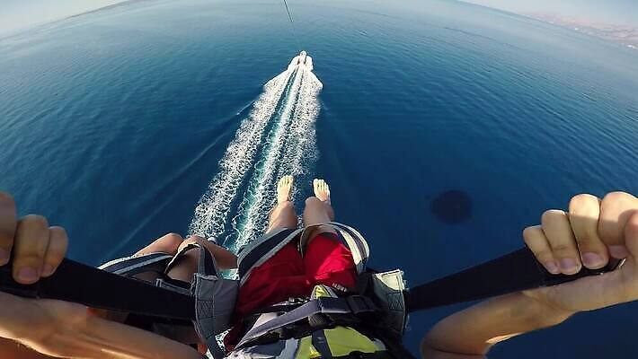 커플 스포츠 바다 여행 포즈 하늘 바람 휴가 휴식 한명 사람 야외 물 여름 파란색 여행객 자유 신혼여행 바 보트 크리스탈 속도 흥분 휴양지 포인트 크로아티아 1인칭시점 MP4 해외동영상 클립영상 자연요소 1 시선 계절 감정 유럽 컬러 결혼 컨셉 배_교통 관계 날씨 금융 장소 광석 동영상 파일형식