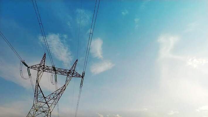 산업 선 모션 사람없음 태양 힘 재활용 운전 에너지 가격 아래 머리위 전염 철탑 멀리 세대 돛대 원자력 전압 파이프라인 공급 비용 4K MP4 해외동영상 클립영상 자연요소 경제 탑 질병 방향 친환경 파이프_관 감염 위치 동영상 파일형식