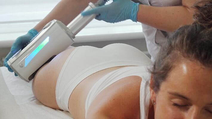 직업 웰빙 신체 건강 병원 한명 치료 뷰티 건강관리 상점 장비 마사지 조직 엉덩이 미용사 하락 소중 피부 붕대 롤러 반대 테라피 순서 바디케어 조이기 하드웨어 회복 셀룰라이트 4K MOV 해외동영상 클립영상 1 컨셉 의학 모션 관리 사람 신체부위 컴퓨터 동영상 파일형식