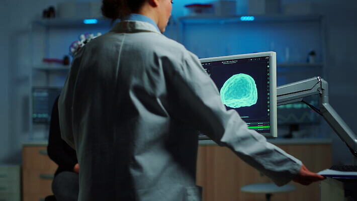 과학 생각 건강 병원 실험 스터디 컴퓨터 약 머리 디지털 스크린 모니터 헤드폰 기계 장비 환자 의사 정보 마음 네트워크 엔지니어 실험실 질병 연구원 과학자 뇌 시설 하이테크 개발 스캐너 4K MOV 해외동영상 클립영상 직업 음향기기 의학 기술 신체부위 전자제품 학습 의료진 기술자 동영상 학자 파일형식