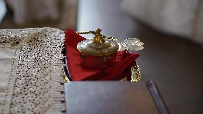 전통 기독교 종교 결혼 십자가 와인잔 포도 부활절 사랑 사람없음 컵 빨간색 교회 믿음 금속 와인 성경 저녁식사 천주교 기도 예수 혈액 황금 달콤 성직자 확인 서비스 증거 신성 일요일 덩어리 복음 성찬식 성체 세례 숭배 신앙심 제단 MOV 해외동영상 클립영상 식기 기념일 감정 컬러 술잔 과일 종교용품 종교건축 재질 주류 이벤트 건물 식사 신_종교 맛 요일 동영상 파일형식