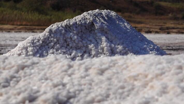호수 바다 백그라운드 자연 사람없음 야외 물 흰색 약초 크리스탈 휴양지 진흙 결정체 지구온난화 내추럴 우크라이나 짠맛 오데사 4K MP4 해외동영상 클립영상 자연요소 유럽 컬러 장소 풀_식물 맛 광석 생태계 동영상 기후변화 파일형식