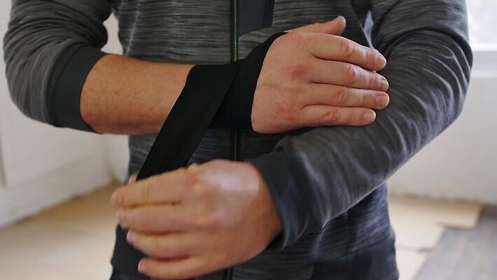 백인 모델 라이프스타일 손 남자 스포츠 백그라운드 신체 태국 근육 건강 한명 사람 성인 운동 힘 경쟁 주먹 권투 덮개 보디빌더 연습 준비 체육관 싸움 근육질 몸통 킥복싱 4K MP4 해외동영상 클립영상 서양인 1 아시아 컨셉 모션 생활 신체부위 격투기 뚜껑 보디빌딩 몸매 동영상 파일형식