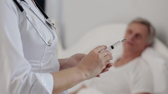 가족 건강 병원 두명 약 간호사 의사 기구 긴급 장애인 약속 만들기 지역 주사약 복용 옛날 인슐린 인플루엔자 항생제 MP4 해외동영상 클립영상 의학 관계 모션 사람 의료진 바이러스 동영상 장애 파일형식