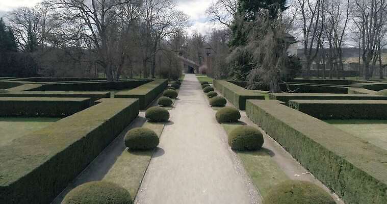 나무 계절 공원 유럽 조각 여행 자연 하늘 사람없음 야외 물 여름 조각상 정원 맑음 봄 흐름 성 재산 즐거움 분수 타운 단계 랜드마크 옛날 4K MP4 해외동영상 클립영상 자연요소 식물 건축물 공공시설 감정 나라 컨셉 날씨 금융 조형물 도시 생태계 동영상 파일형식