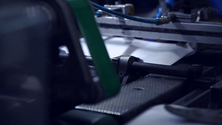 디자인 산업 종이 선 비즈니스 텍스트 공장 커뮤니케이션 봉투 새로움 잉크 타이포그라피 사람없음 사무실 기계 재활용 덮개 긴급 기자 신문 제조 인쇄 묘사 상업 언론 시스템 공학 자동화 조종장치 4K MOV 해외동영상 클립영상 직업 문자 교육 컨셉 공업 간행물 장비 뚜껑 뉴스 친환경 동영상 파일형식