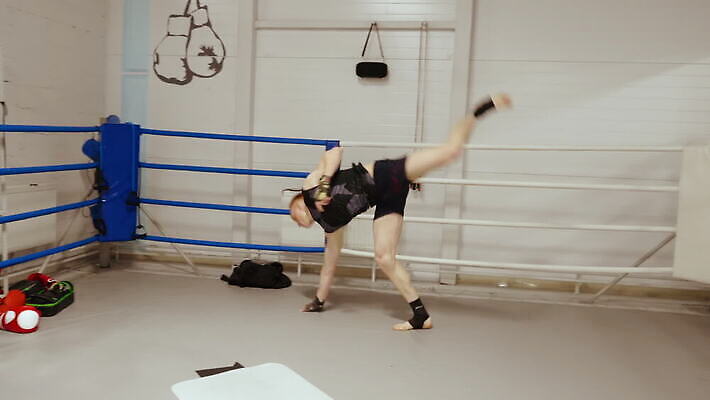 백인 직업 남자 스포츠 운동화 올림픽 근육 바닥 함께함 건강 사람 두명 운동복 운동 점프 강사 힘 매트 반지 업무 연습 준비 체육관 만들기 노력 느림 운동가 MOV 해외동영상 슬로모션 클립영상 서양인 옷 신발 컨셉 장신구 모션 촬영기법 작업 동영상 파일형식